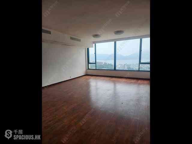 Chung Hom Kok - Cape Court 04