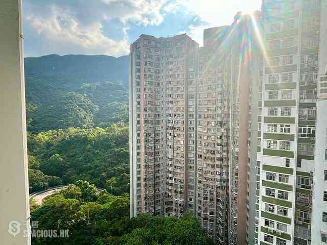 Quarry Bay - Nan Fung Sun Chuen Block 6 01