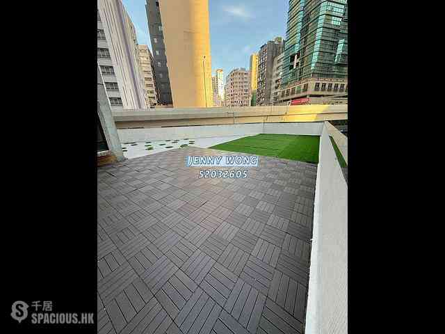 Tai Kok Tsui - Glory Royal Complex Centre Phase 2 Royal Building 01