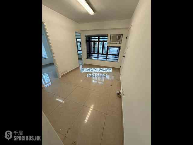 Tai Kok Tsui - Glory Royal Complex Centre Phase 2 Royal Building 03