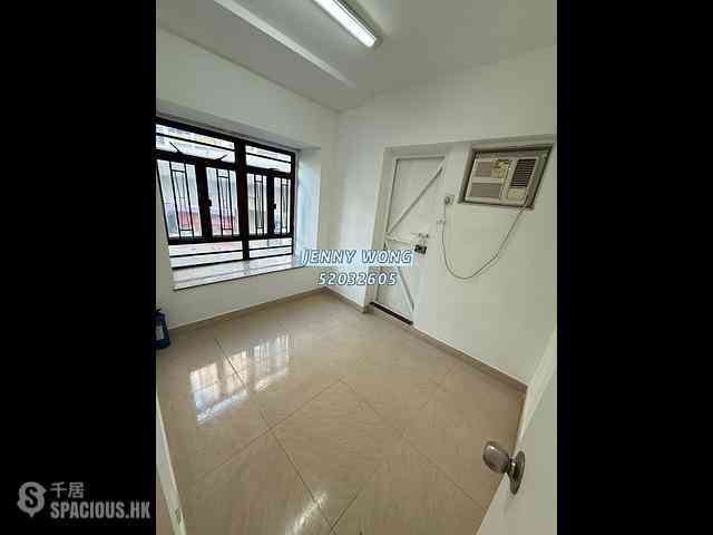 Tai Kok Tsui - Glory Royal Complex Centre Phase 2 Royal Building 09