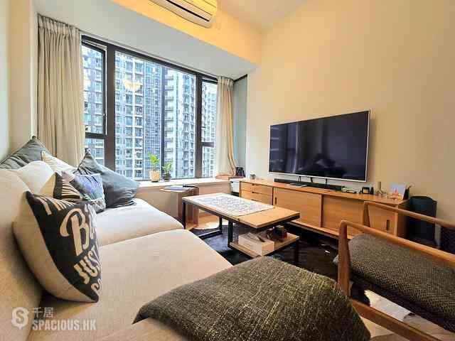 Tung Chung - The Visionary Tower 10 06