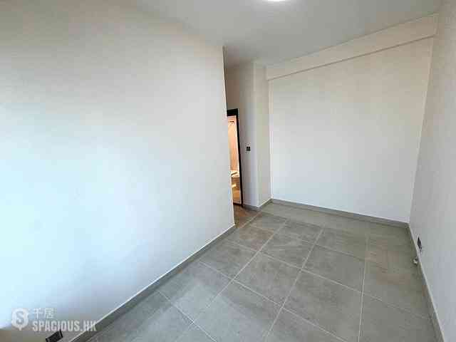 Tung Chung - Coastal Skyline Phase 3 La Rossa 14