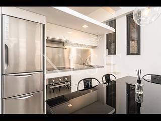 Kennedy Town - Luen Fat Apartments 02
