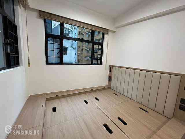 Sheung Wan - 64, Bonham Strand 01