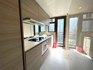 Tung Chung - The Visionary Tower 10 06