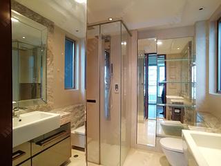 Wan Chai - The Avenue Phase 1 Block 5 06