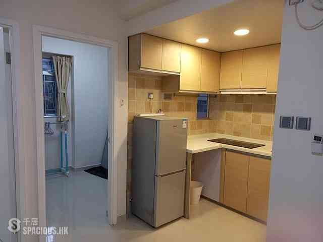 Kennedy Town - Luen Yau Apartments 01