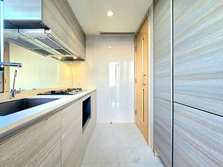 Tung Chung - The Visionary Tower 10 08