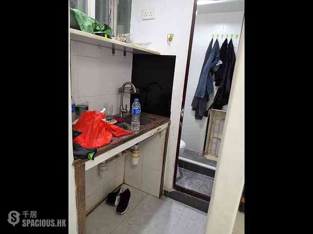 Wan Chai - Tak Fung House 06
