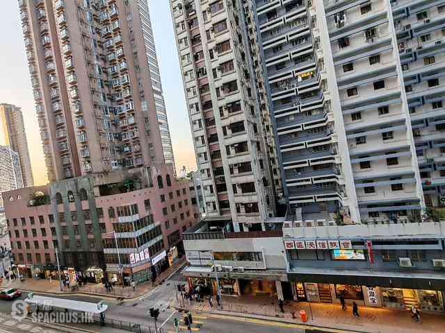 Shek Tong Tsui - Chong Yip Centre Block A 06
