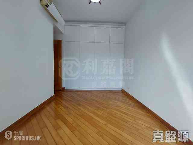 Fortress Hill - Le Sommet Block 1 03