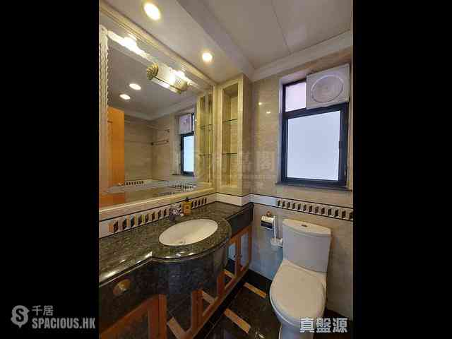 Fortress Hill - Le Sommet Block 1 06