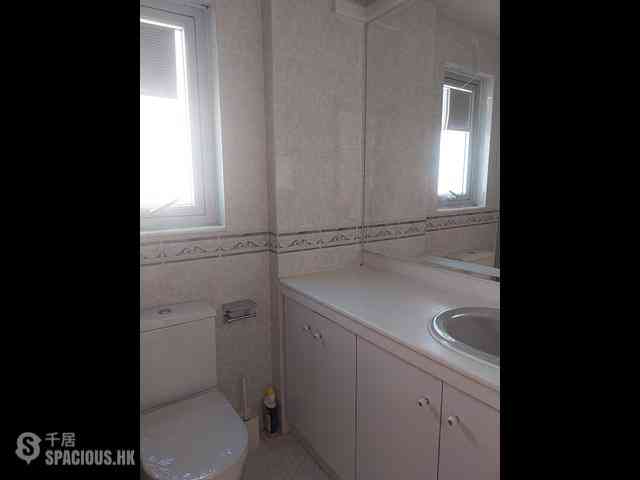 Ap Lei Chau - South Horizons Phase 2 Yee Ngar Court (Block 9) 05