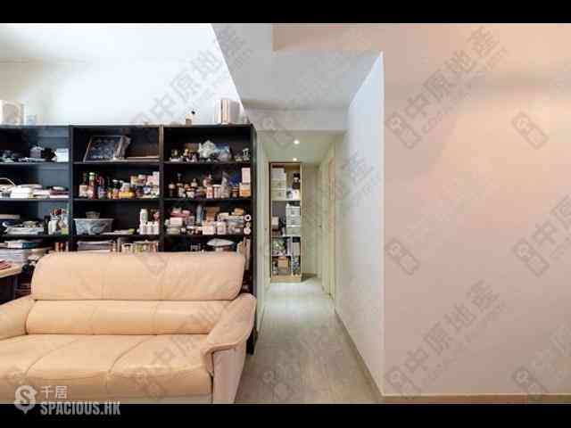 Mid Levels West - Chong Yuen 01
