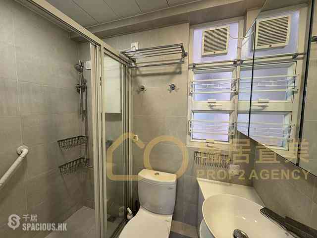 Sai Ying Pun - King Ming Mansion 03