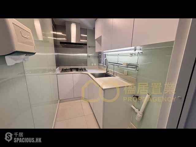 Sai Ying Pun - King Ming Mansion 07