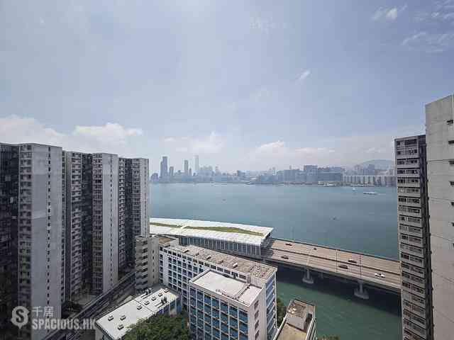 North Point - The Harbourside 01