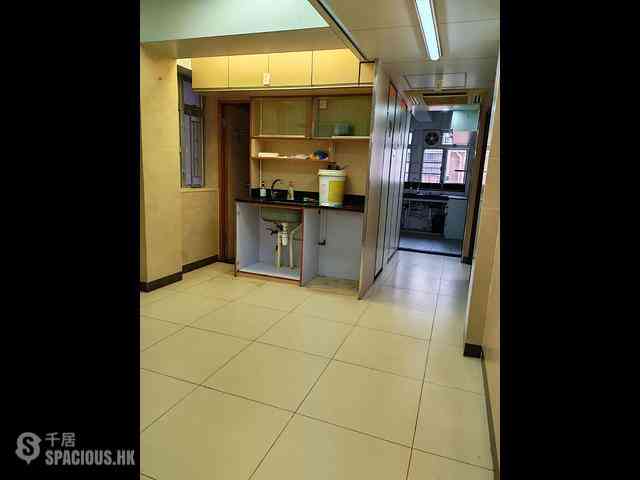 Sham Shui Po - Chak Kwan House 01