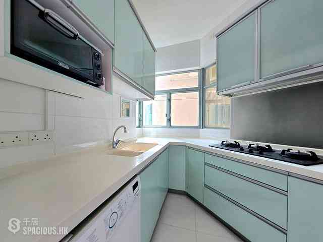 Tung Chung - Coastal Skyline Phase 3 La Rossa Block B (Block 8) 10