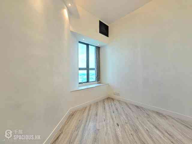 Tung Chung - Coastal Skyline Phase 3 La Rossa Block B (Block 8) 12