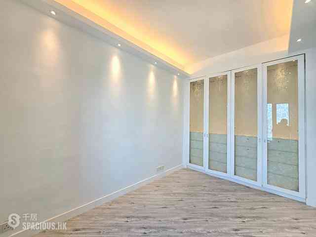 Tung Chung - Coastal Skyline Phase 3 La Rossa Block B (Block 8) 14
