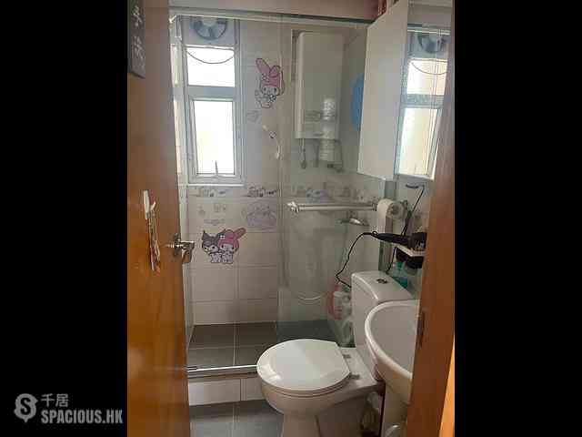 Shau Kei Wan - Tak Fook Building 02