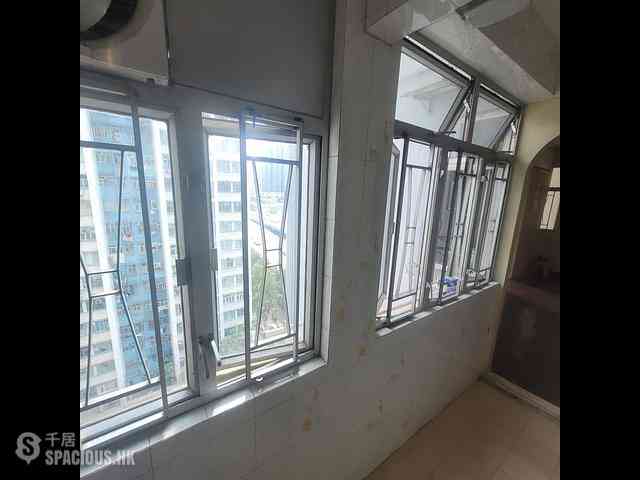 Mong Kok - Shun Lee Building 06