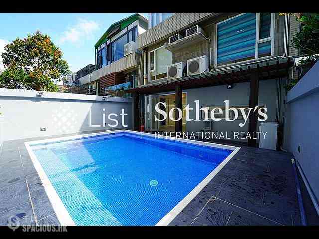 Clear Water Bay - Little Palm Villa 02
