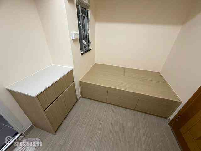 Sai Ying Pun - Tone Hing Building 01