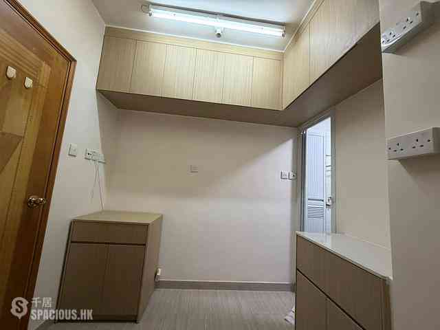 Sai Ying Pun - Tone Hing Building 03