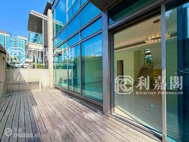 Tseung Kwan O - Capri 02