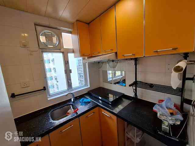 Sai Ying Pun - Tai Hing Building 04