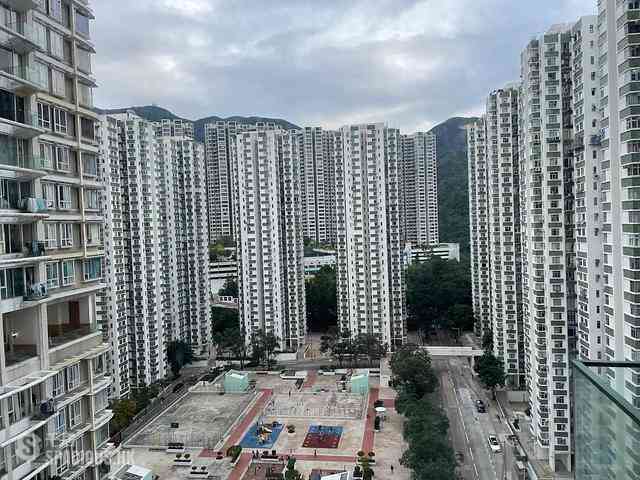 Quarry Bay - The Orchards Block 1 01