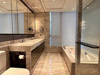 North Point - Victoria Harbour Phase 1B Tower 1 07
