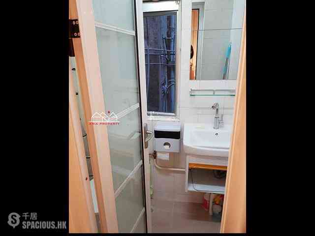 Sheung Wan - 132-134, Wing Lok Street 11