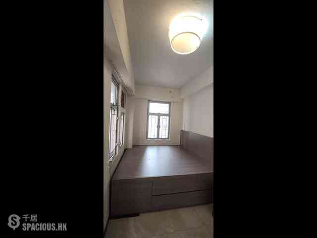 Shek Tong Tsui - Chong Yip Centre Block B 03