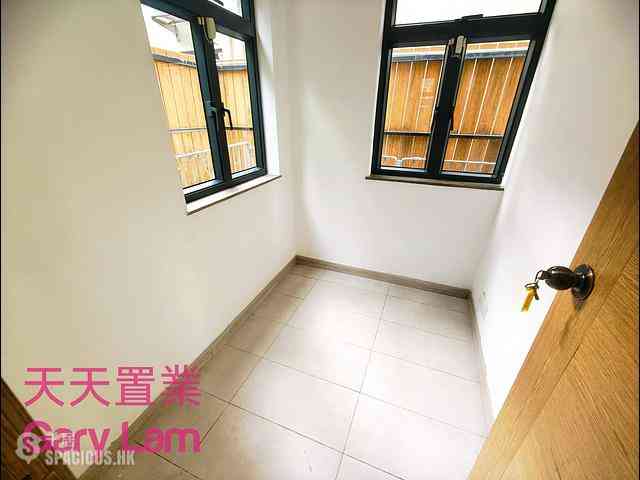 Clear Water Bay - Tai Hang Hau 27