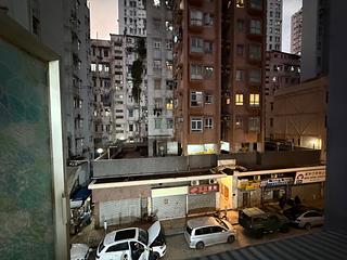 Mong Kok - Man On House 10