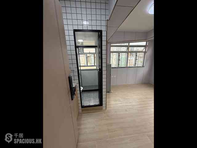 Sham Shui Po - 109, Nam Cheong Street/197 Yu Chau Street 06
