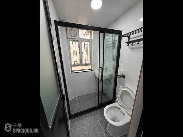 Sham Shui Po - 109, Nam Cheong Street/197 Yu Chau Street 16