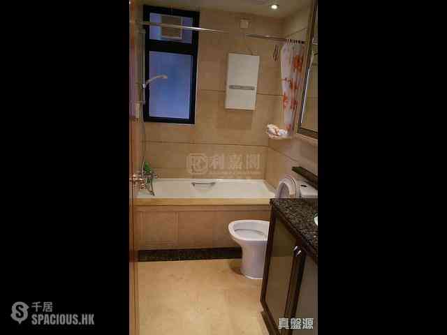 West Kowloon - The Arch Star Tower (Block 2) 05