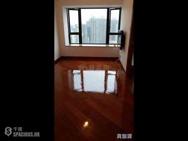 West Kowloon - The Arch Star Tower (Block 2) 01
