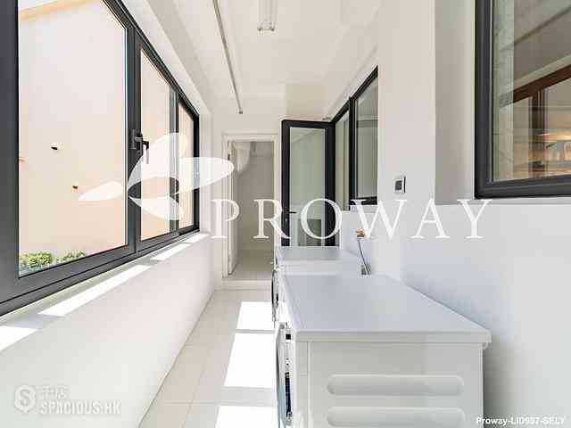 The Peak - Strawberry Hill 12