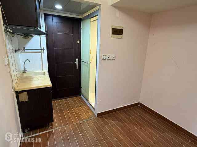 Causeway Bay - Tai Wah Building 01