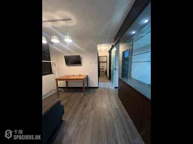 Tsuen Wan - Luk Yeung Sun Chuen Block F 01