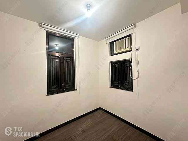 Tsuen Wan - Luk Yeung Sun Chuen Block F 04