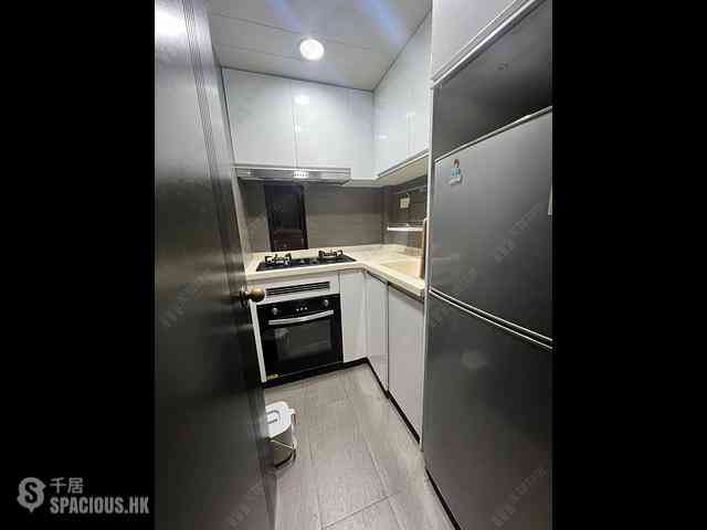 Tsuen Wan - Luk Yeung Sun Chuen Block F 06