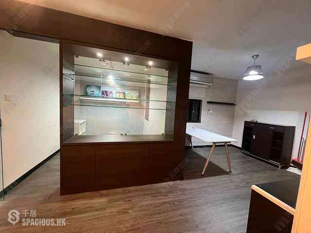 Tsuen Wan - Luk Yeung Sun Chuen Block F 07