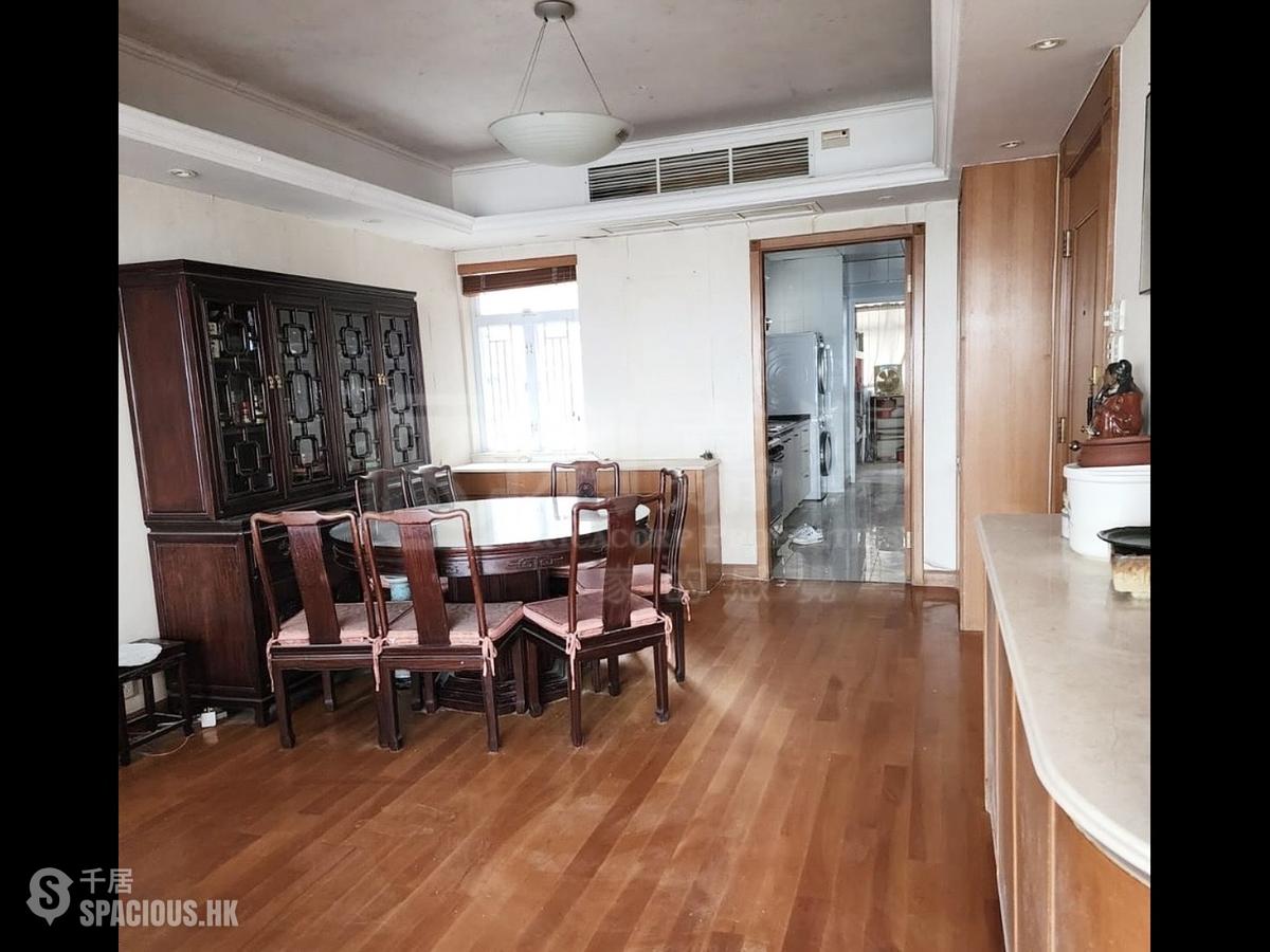 Braemar Hill - Summit Court 01